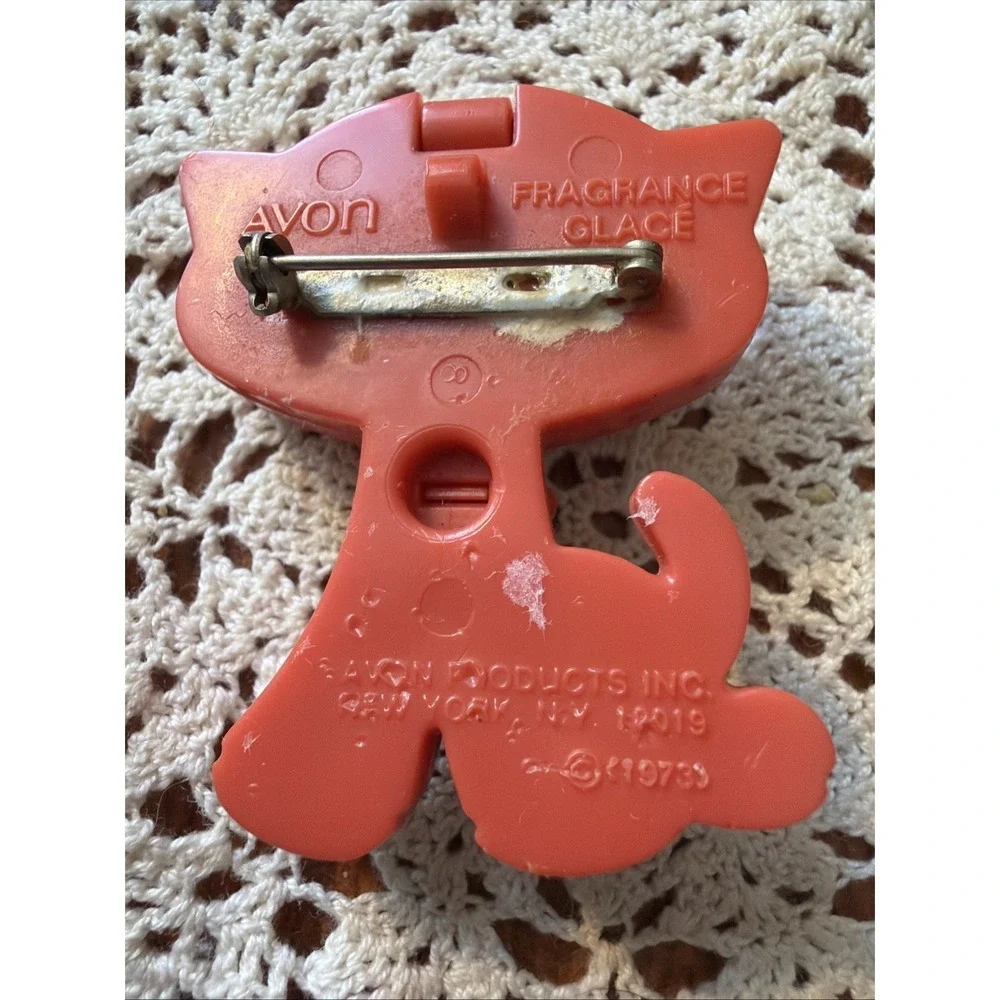 Vintage‎ Avon Calico Cat Fragrance Glaze Pin 1973 No Box